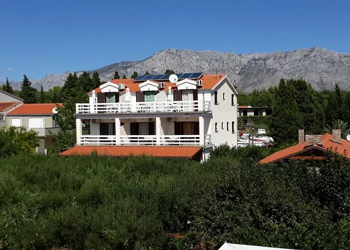 Apartments Ida Sucuraj